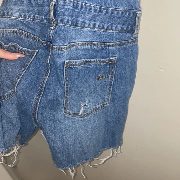 🎱Adorable Distressed Jean Overalls! - Picture 11 of 11